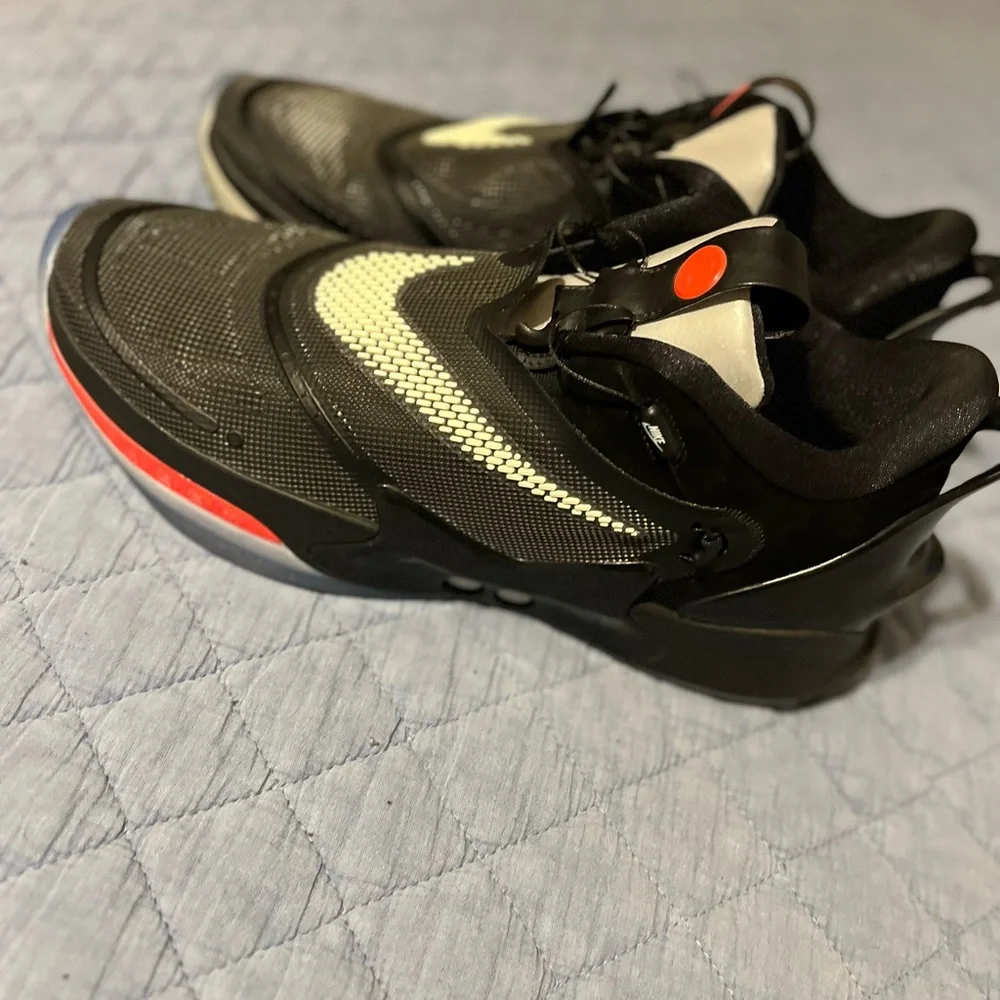 Nike Black and White Sneakers as 15‎